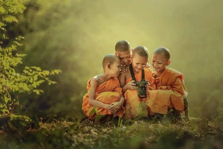 Trẻ con cũng cho ta những bài học hay nếu ta chịu lắng nghe ân cần - Ảnh minh họa